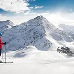 In Near The Lifts 瓦尔德平古